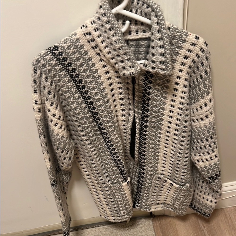 Cozy Gray and cream Knit sweater